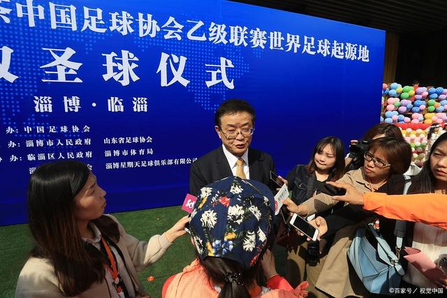 一部电影的女主背后，亿万富豪的成功与家庭教育